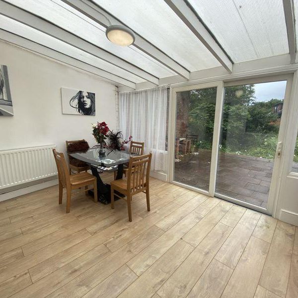 1 bedroom in a house share to rent - Photo 1