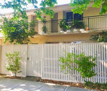 One-Bedroom Apartment with Private Courtyard - Photo 4