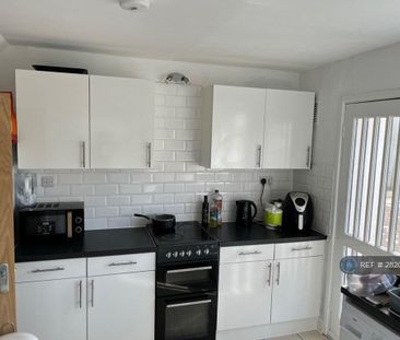 1 bedroom in a house share to rent - Photo 6