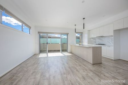 Modern Town House in the Heart of Sunbury - Photo 4