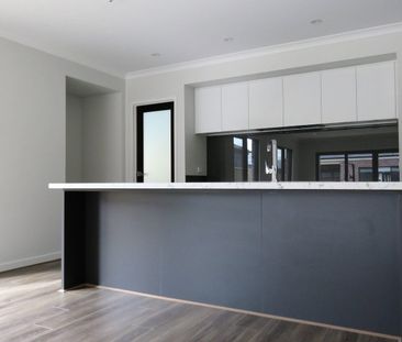 Stunning Family Home Located in Berwick Waters Estate! - Photo 3