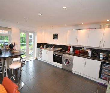 2 bed Semi-Detached House for Rent - Photo 2