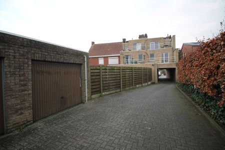 Een gelijkvloers appartement met 2 slaapkamers, tuin en garage. - Foto 2