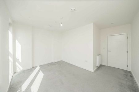 Lakeside Drive, Park Royal, NW10 - Photo 2