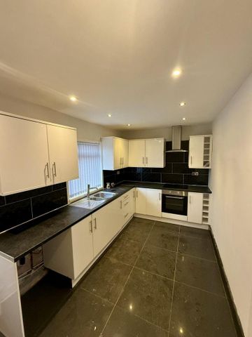 3 bedroom semi-detached house to rent - Photo 2