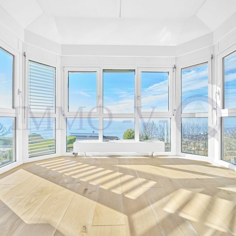 STANDING WITH LAKE AND MOUNTAIN VIEW - Foto 1