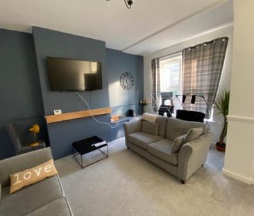 Salisbury View (Room 2), Armley, Leeds - Photo 1