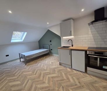 Studio Flat, Mansell Road, W3 - Photo 5