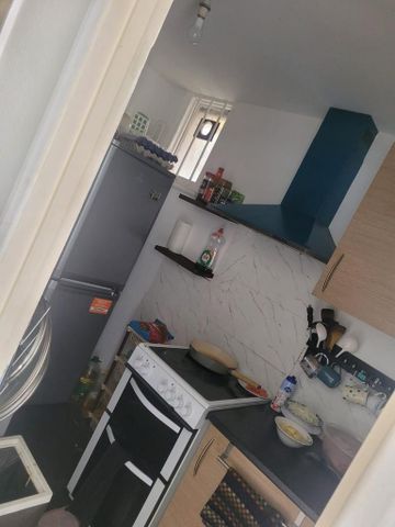 1 bedroom in a house share to rent - Photo 3