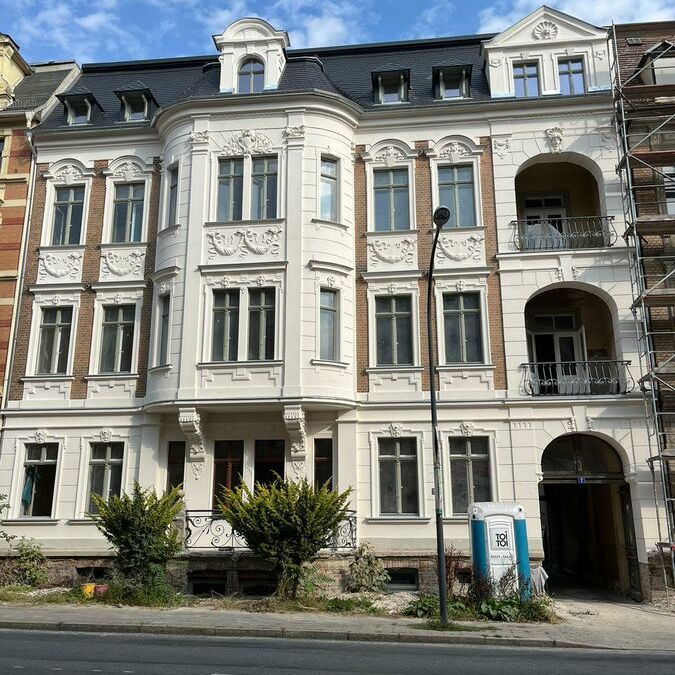 ERSTBEZUG - geräumige 2-Raum Altbauwohnung mit Loggia - Photo 1