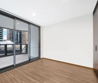 Spacious One Bedroom with Harbour Bridge View - Photo 4