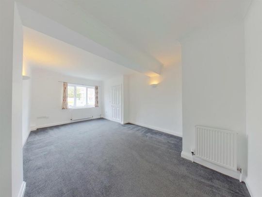 2 bedroom ground floor flat to rent - Photo 1