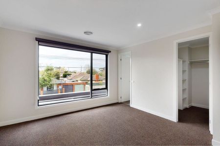 28 Thornton St, Bentleigh East VIC 3165 - Townhouse For Rent | Domain - Photo 4