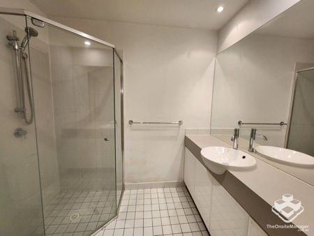 Gorgeous apartment in boutique complex - Photo 4