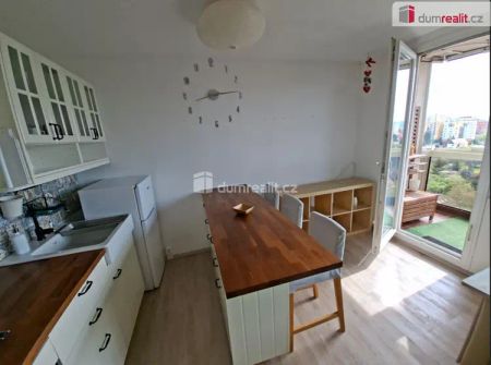 Pronájem garsoniéry s velým balkonem, komorou a sklepem, Praha 4 - Kamýk - Fotografie 3