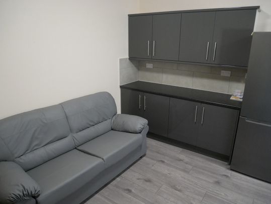 2 Bed Flat, Clarendon Park Road, LE2 - Photo 1