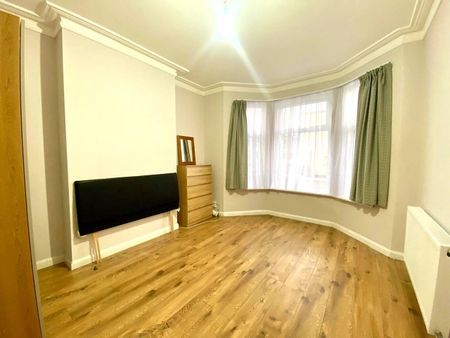 4 Bed Terraced House, Totterdown Street, SW17 - Photo 3