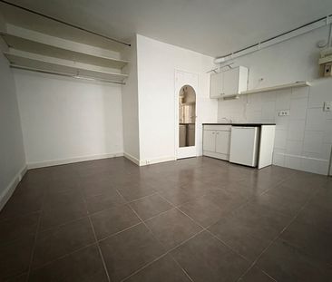 STUDIO 20 m2 – REFAIT A NEUF – en rez-de-chaussée – sur COUR – - Photo 2