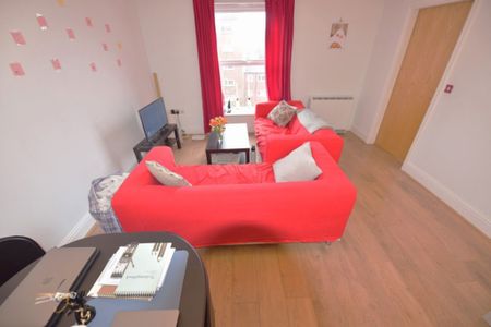 2 bedroom Flat in 45 Cardigan Road, Leeds - Photo 3