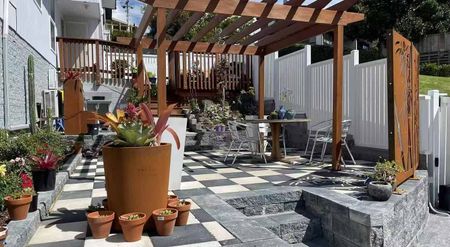 Quiet, Sun-Drenched Upstairs Retreat in Remuera - Photo 2