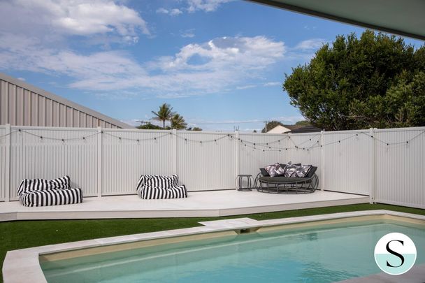 4 Middle Street, Caves Beach NSW 2281 - House For Rent | Domain - Photo 1