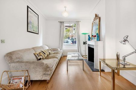 Three bed house located in the Shaftsbury Estate, Battersea - Photo 3