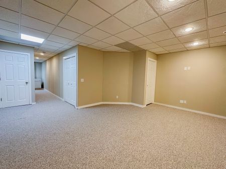 Modern 3 Bedroom Townhouse In Panatella | Garage | Fireplace - Photo 3