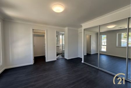 Brand New 4 Bedroom Home&comma; Located in Austral&excl; - Photo 3