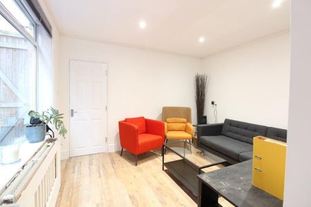 4 bedroom semi-detached house to rent - Photo 2