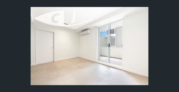 Luxurious 1 bedroom + huge study room / 2nd bedroom apartment next to waterside. - Photo 1