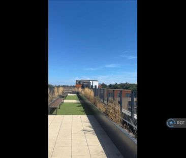 1 bedroom in a flat share to rent - Photo 1