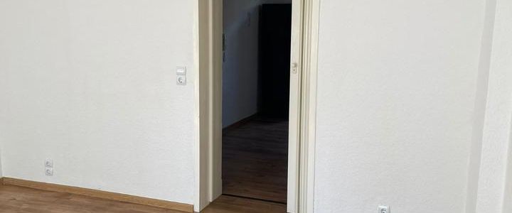 Helle, modernisierte 1,5 Zimmer-EG-Wohnung Einbauküche, Waschm. - Photo 1