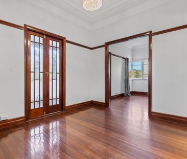 513 Cavendish Road, Coorparoo QLD 4151 - House For Rent | Domain - Photo 4