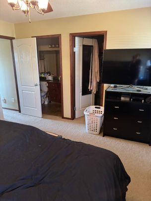 Cozy and Comfortable 2 Bedroom 2.5 Bathroom Condo Unit - Photo 1