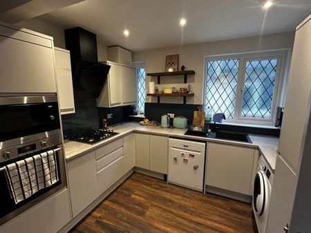 Grove Road, SM1 2AF - Photo 3