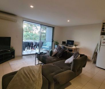 Redfern - Photo 1