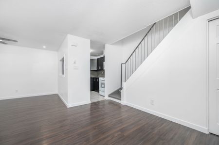 For Lease - 15 Banner Road Unit# M, South of Baseline to Knoxdale, Ontario - Photo 5