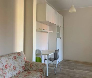 Ampio monolocale con separazione zona notte e giorno - Photo 2