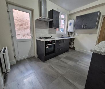 3 bedroom terraced house to rent - Photo 4