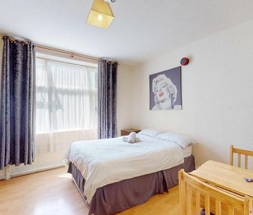 Studio to rent - Photo 2
