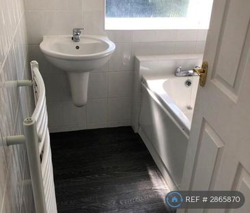 2 bedroom end of terrace house to rent - Photo 5