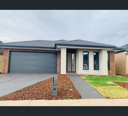 8 Nautilus Close, Wyndham Vale, Vic 3024 - Photo 1