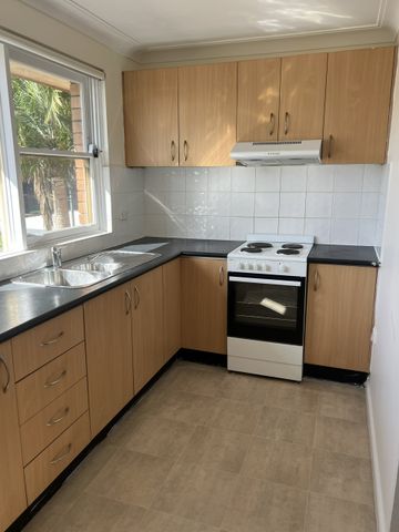 Modern Top Floor 2 Bedroom Apartment - Photo 4