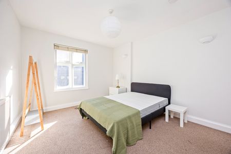4 Bed Flat, Junction Road, BN1 - Photo 3