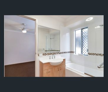 Comfortable Modern Living - Photo 4