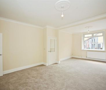 3 bedroom end of terrace house to rent - Photo 1