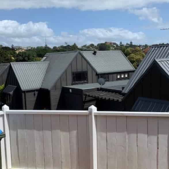 Beautiful bungalow in the heart of Remuera - Photo 1