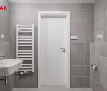 Pronájem bytu 1+kk v osobním vlastnictví 35 m², Praha 5 - Sobín - Photo 2