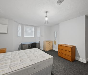 6 Bed Student Accommodation - Photo 4