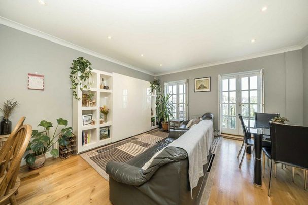 National Terrace, Canada Water, SE16 - Photo 1